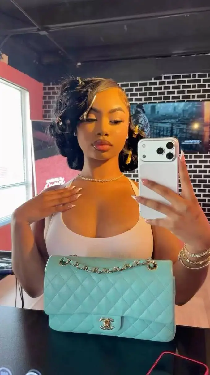 ai character: Tatiana background