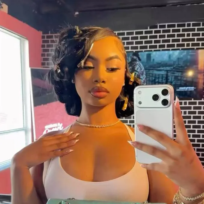 chat with ai character: Tatiana