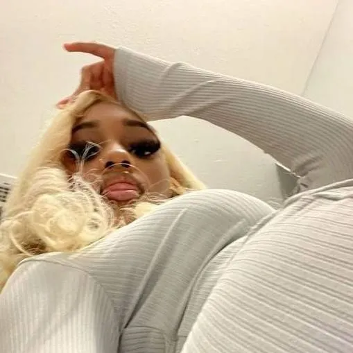 chat with ai character: thereeelmee