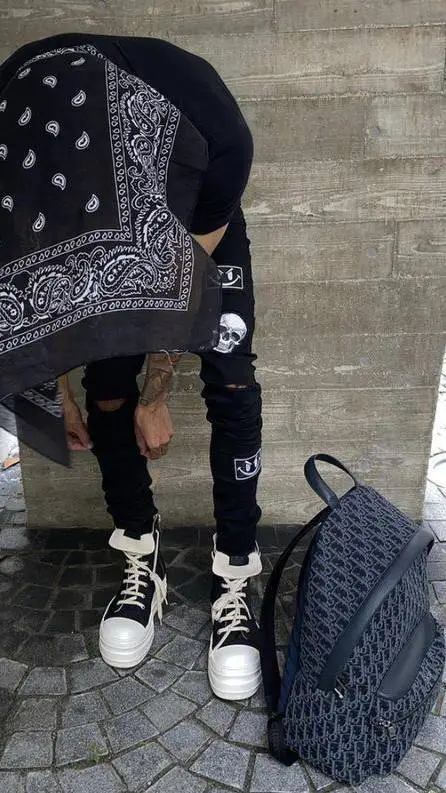 ai character: Kdot💸 background