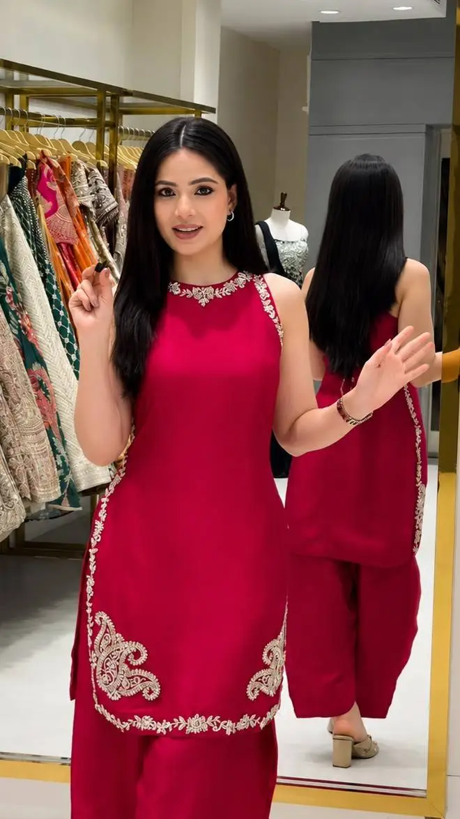 ai character: samreet kaur background