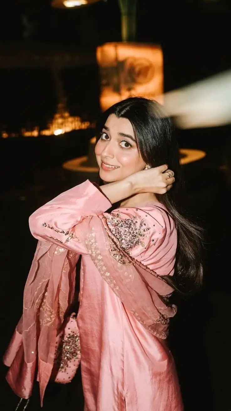 ai character: Nimrat khaira background