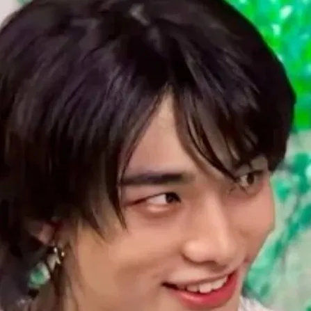chat with ai character: ✦HYUNJIN✦