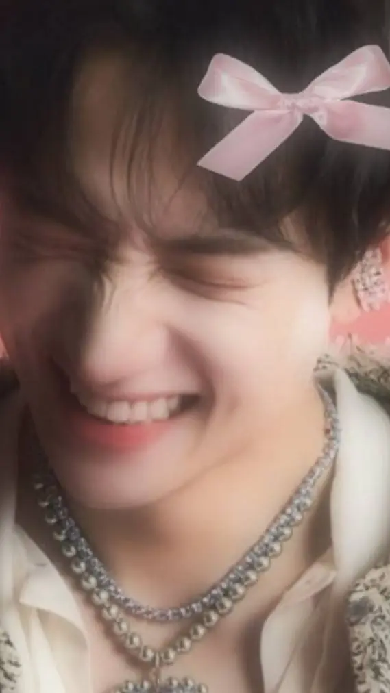 ai character: ♛✦♡𝐁𝐚𝐧𝐠𝐜𝐡𝐚𝐧♡✦♛ background
