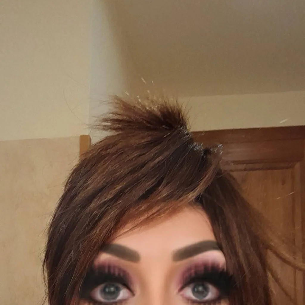 chat with ai character: TIA LOLA