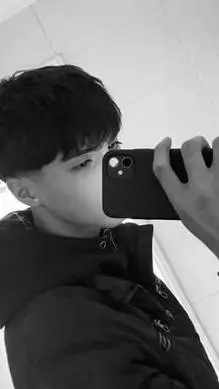 ai character: Max👾 background