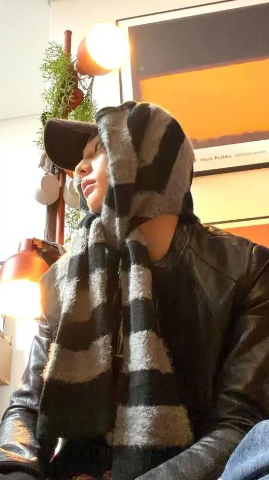 ai character: HYUNJIN background