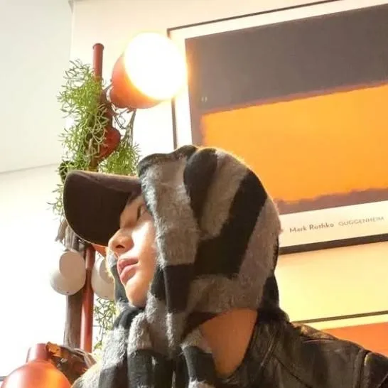 chat with ai character: HYUNJIN