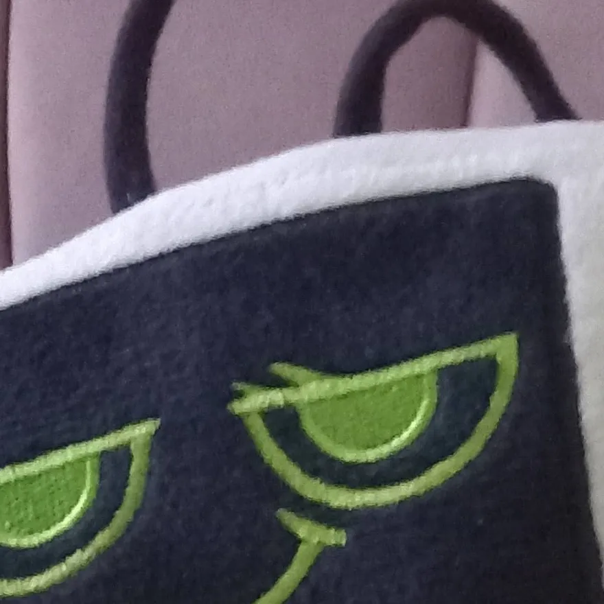 chat with ai character: vee