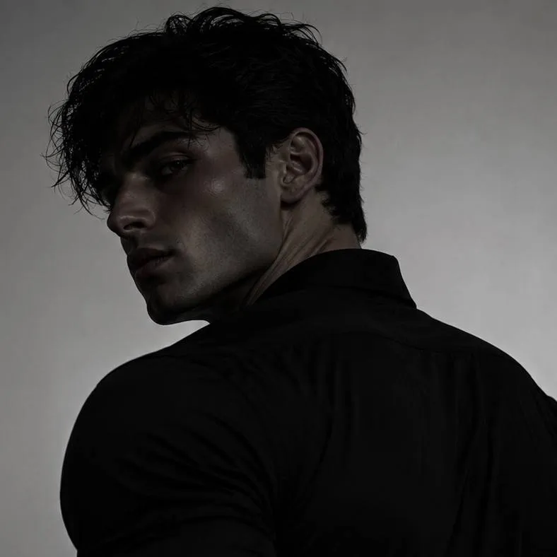 chat with ai character: Colby