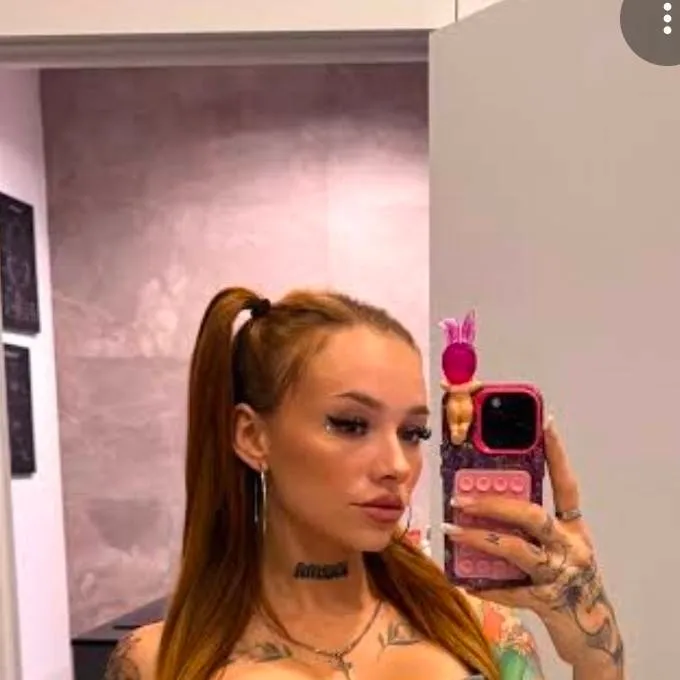 chat with ai character: angie corine