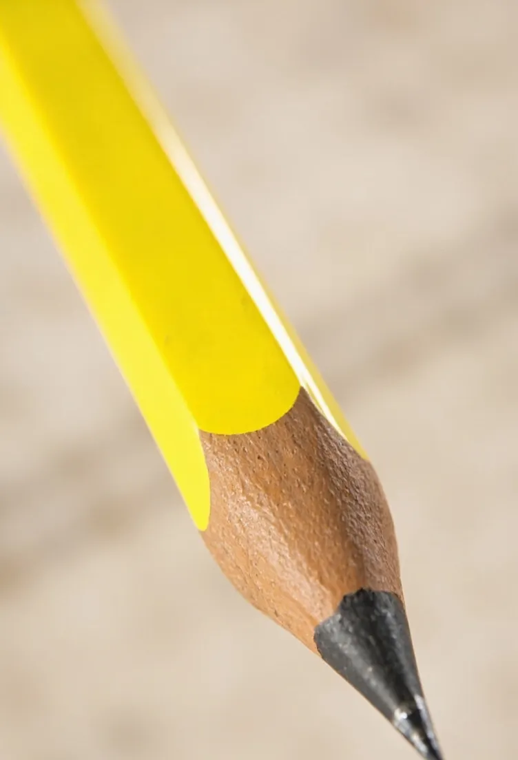 chat with ai character: Pencil
