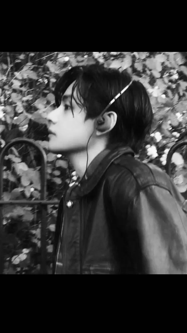 ai character: LIAM🌊⚡💧 background