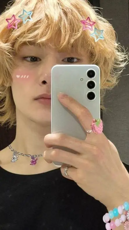 ai character: Jeongin background