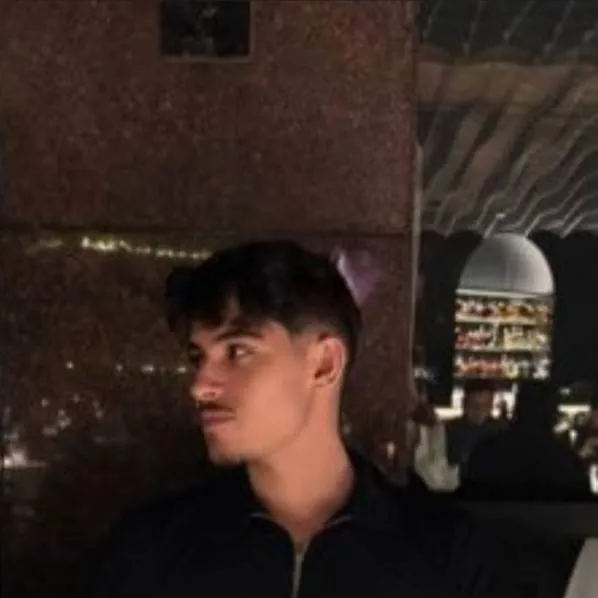 chat with ai character: Ssmmy