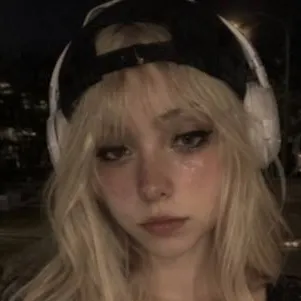 chat with ai character: Emma