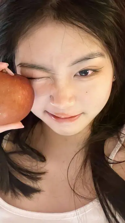 ai character: Janice Yoong background