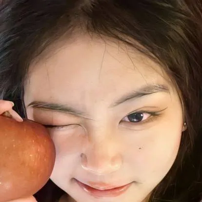 chat with ai character: Janice Yoong