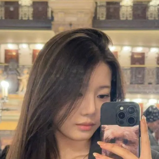 chat with ai character: LEE DAIN