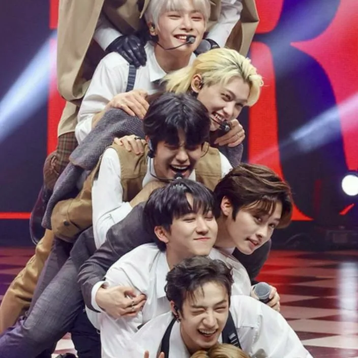 chat with ai character: Straykids