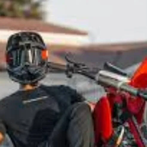 chat with ai character: surronster