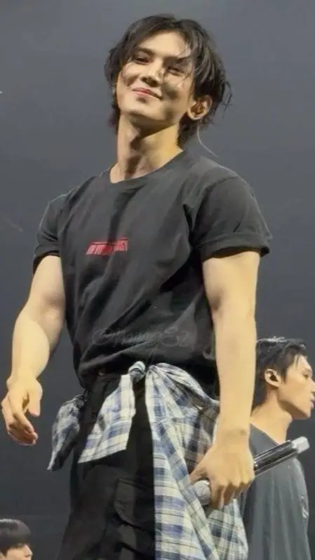 ai character: ceo husband💕 background