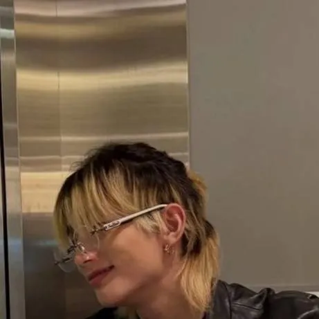 chat with ai character: hyunjin💕