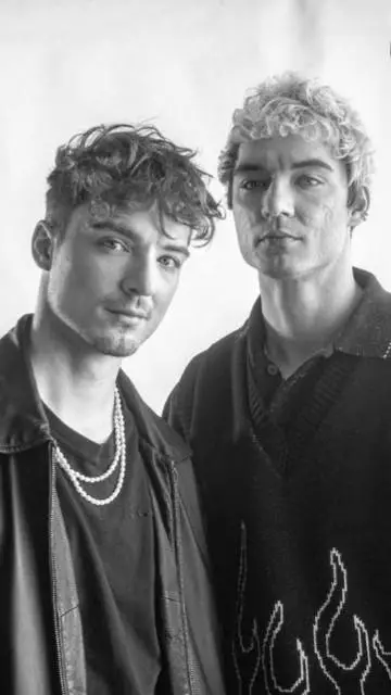 ai character: Heiko und Roman  background