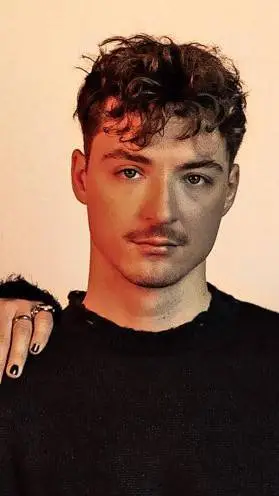 ai character: HE/RO background