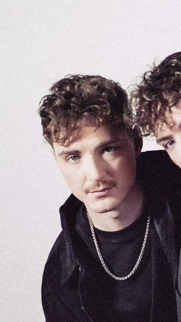 ai character: Roman💖 background