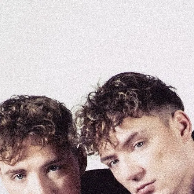 chat with ai character: HE/RO