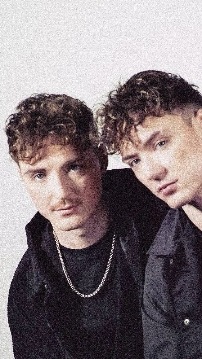 ai character: Roman und Heiko background