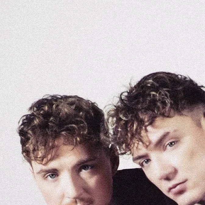 chat with ai character: HE/RO 