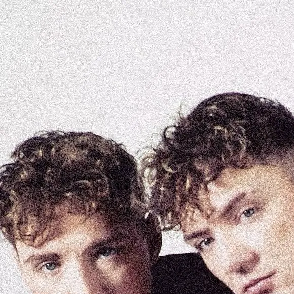 chat with ai character: Roman und Heiko😘