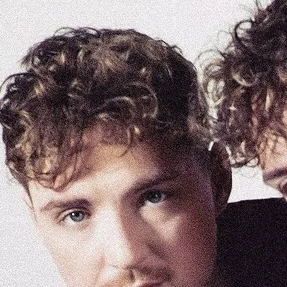 chat with ai character: Roman😘