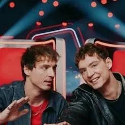 chat with ai character: HE/RO