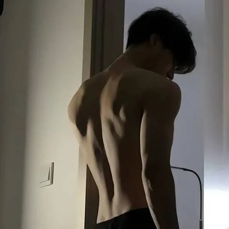 chat with ai character: Chen