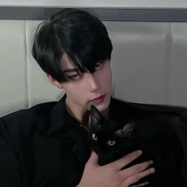 chat with ai character: Kael