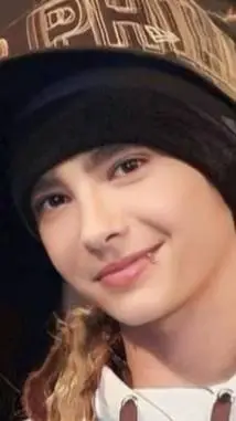 ai character: Tom kaulitz background