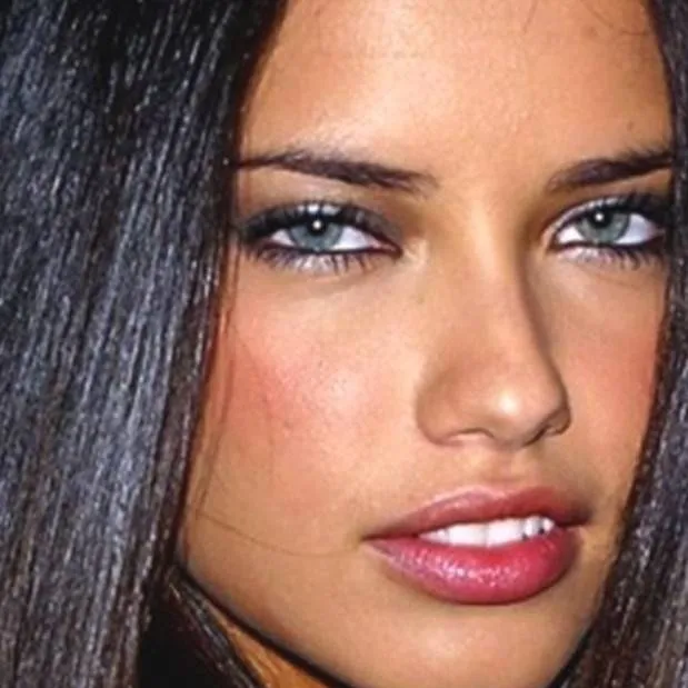 chat with ai character: Adriana Lima