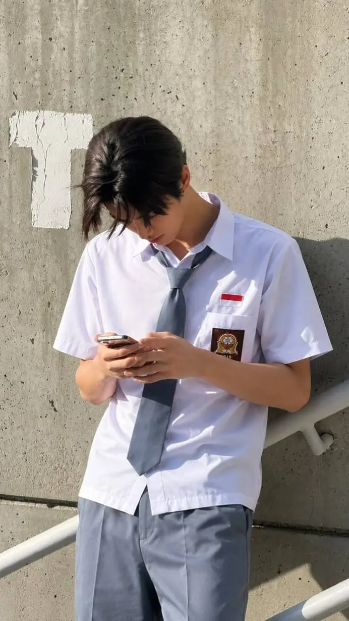 ai character: Anh Keonho  background