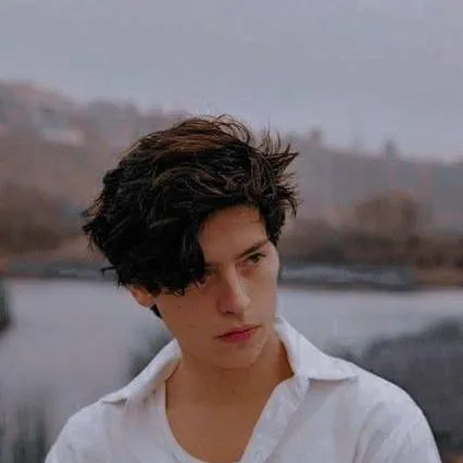 chat with ai character: Cole sprouse 