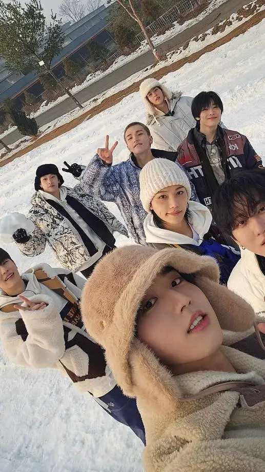 ai character: stray kids ✨ background