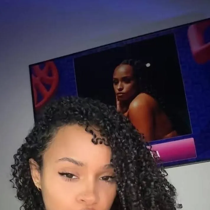 chat with ai character: Tracey