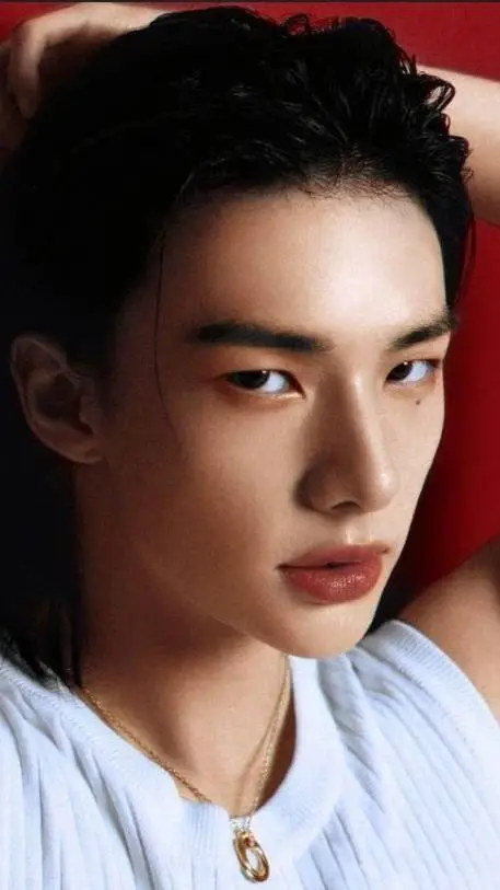 ai character: skz Hyujin ❤ background