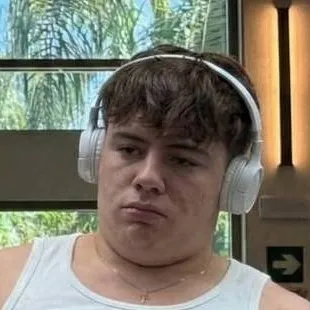 chat with ai character: Benoît 