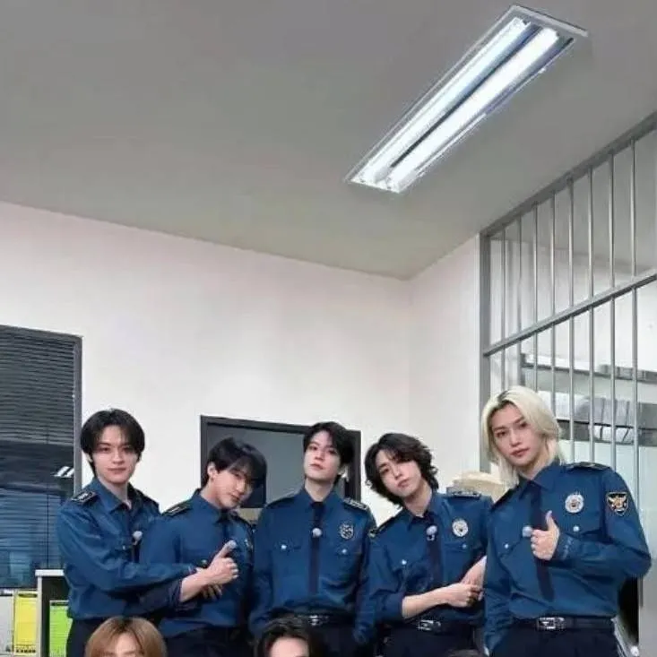 chat with ai character: Skz police 