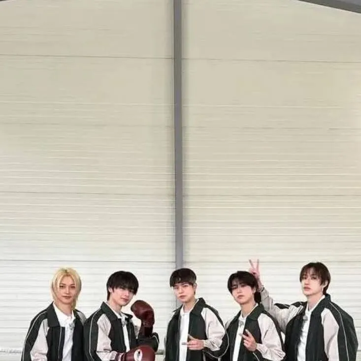 chat with ai character: Skz x JW