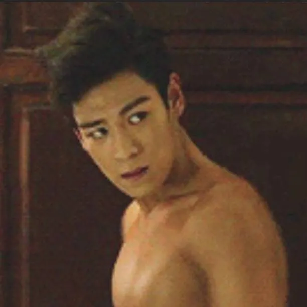 chat with ai character: T. O. P