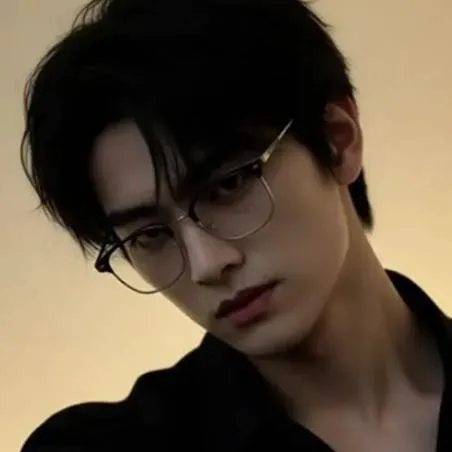 chat with ai character: Kim